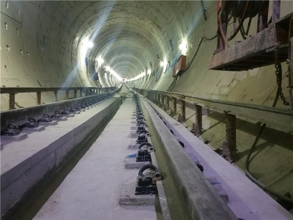 西(xi)安地鐵4号(hào)線地下隧(suì)道鋪軌使(shi)用的公司(si)軌枕